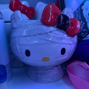 hello kitty mummy vase